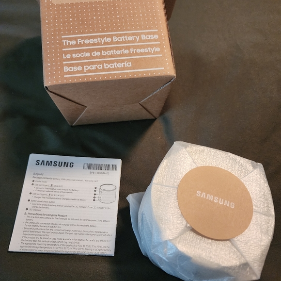 Samsung Le Freestyle Projector, battery base, hard shell carrying case. - Picture 8 of 10